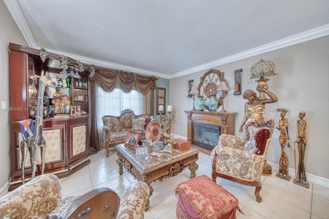 House in Miami, Florida 3 bedrooms, 142.98 sq.m. № 1892554 - photo 6