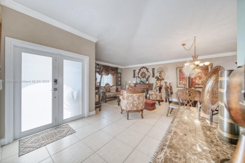 House in Miami, Florida 3 bedrooms, 142.98 sq.m. № 1892554 - photo 5