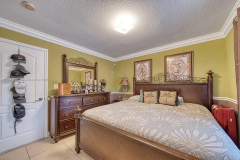 House in Miami, Florida 3 bedrooms, 142.98 sq.m. № 1892554 - photo 23