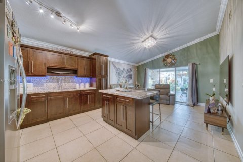 House in Miami, Florida 3 bedrooms, 142.98 sq.m. № 1892554 - photo 15