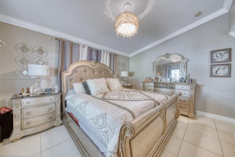 House in Miami, Florida 3 bedrooms, 142.98 sq.m. № 1892554 - photo 19