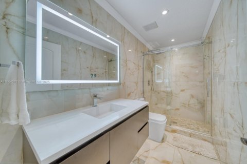 House in Miami, Florida 3 bedrooms, 142.98 sq.m. № 1892554 - photo 21