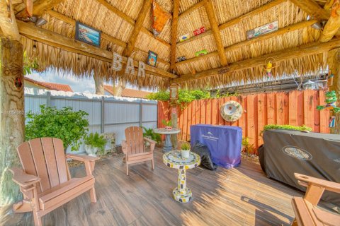 House in Miami, Florida 3 bedrooms, 142.98 sq.m. № 1892554 - photo 30