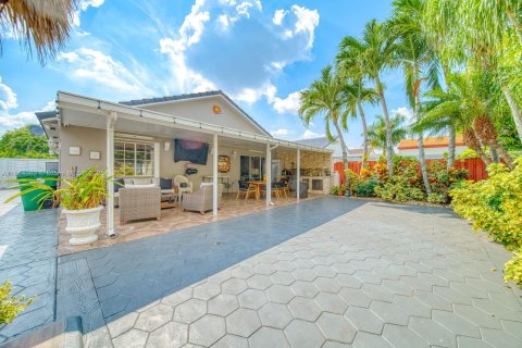 House in Miami, Florida 3 bedrooms, 142.98 sq.m. № 1892554 - photo 28