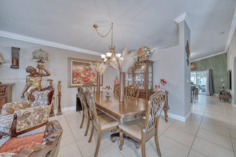 House in Miami, Florida 3 bedrooms, 142.98 sq.m. № 1892554 - photo 9
