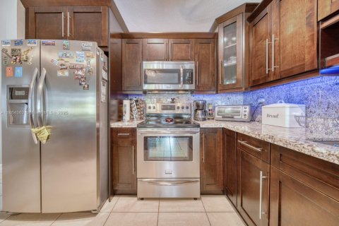 House in Miami, Florida 3 bedrooms, 142.98 sq.m. № 1892554 - photo 13