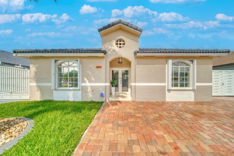 House in Miami, Florida 3 bedrooms, 142.98 sq.m. № 1892554 - photo 2
