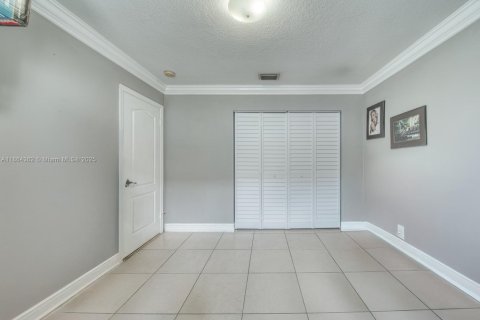 House in Miami, Florida 3 bedrooms, 142.98 sq.m. № 1892554 - photo 25
