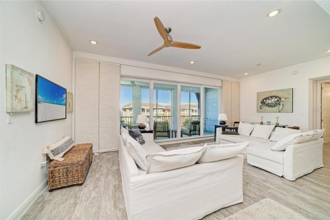 Condo in Bradenton, Florida, 2 bedrooms № 2396273 - photo 12