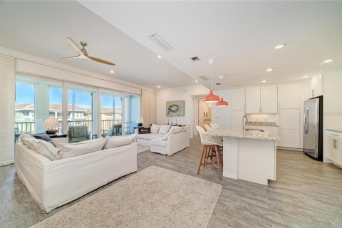 Condo in Bradenton, Florida, 2 bedrooms № 2396273 - photo 11