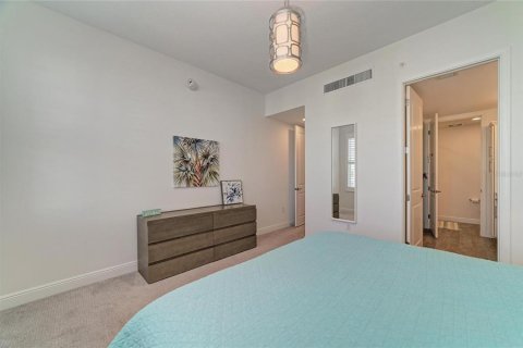 Condo in Bradenton, Florida, 2 bedrooms № 2396273 - photo 28