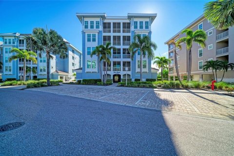 Condo in Bradenton, Florida, 2 bedrooms № 2396273 - photo 7