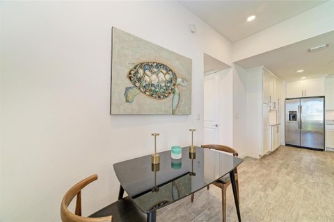 Condo in Bradenton, Florida, 2 bedrooms № 2396273 - photo 17