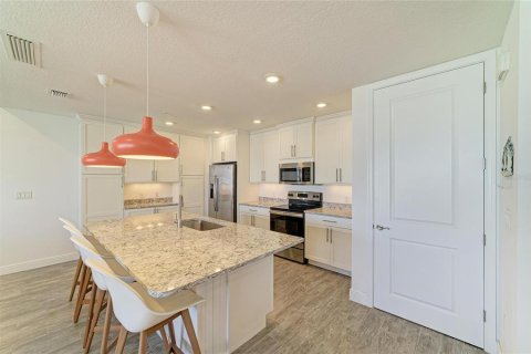 Condo in Bradenton, Florida, 2 bedrooms № 2396273 - photo 19