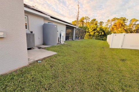 House in North Port, Florida 3 bedrooms, 153.1 sq.m. № 2393823 - photo 3