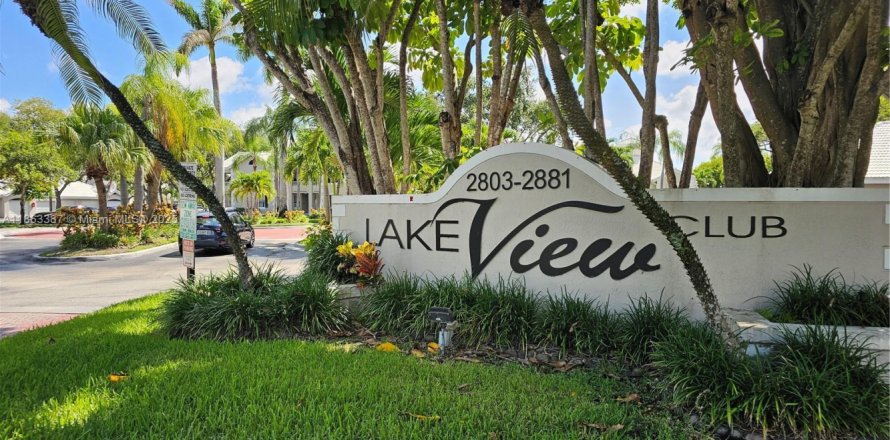 Condo in Oakland Park, Florida, 2 bedrooms № 1891239