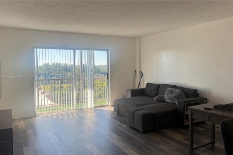 Copropriété à louer à Lauderhill, Floride: 1 chambre, 72.74 m2 № 1971067 - photo 2