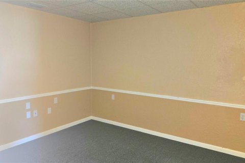 Commercial property in Venice, Florida 65.03 sq.m. № 2214877 - photo 11