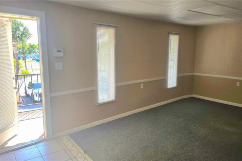 Commercial property in Venice, Florida 65.03 sq.m. № 2214877 - photo 8