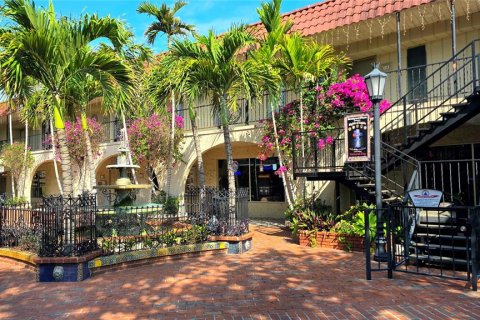 Commercial property in Venice, Florida 65.03 sq.m. № 2214877 - photo 4