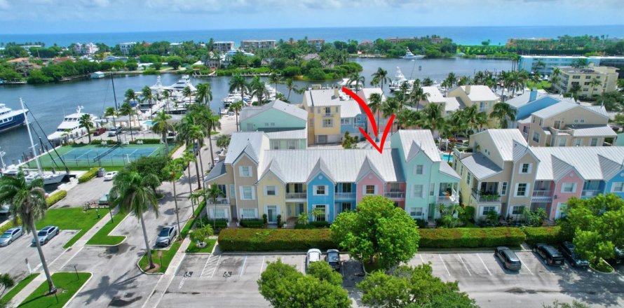 Townhouse in Lighthouse Point, Florida 3 bedrooms, 173.82 sq.m. № 2246595