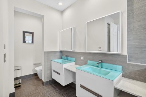 Townhouse in Lighthouse Point, Florida 3 bedrooms, 173.82 sq.m. № 2246595 - photo 17