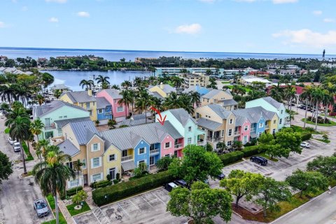 Townhouse in Lighthouse Point, Florida 3 bedrooms, 173.82 sq.m. № 2246595 - photo 2