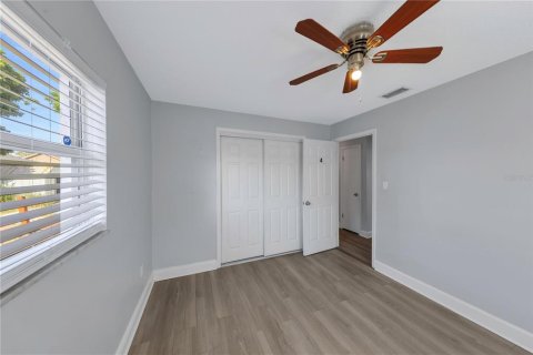 House in Largo, Florida 5 bedrooms, 128.39 sq.m. № 1774980 - photo 20