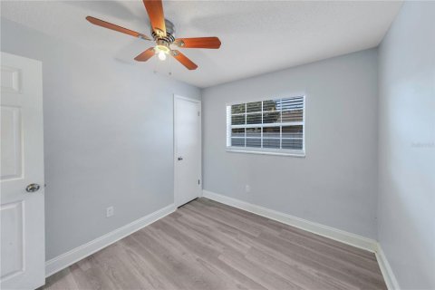 House in Largo, Florida 5 bedrooms, 128.39 sq.m. № 1774980 - photo 15
