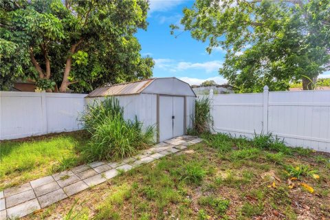 House in Largo, Florida 5 bedrooms, 128.39 sq.m. № 1774980 - photo 24
