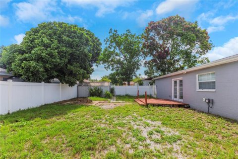 House in Largo, Florida 5 bedrooms, 128.39 sq.m. № 1774980 - photo 5