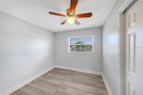 House in Largo, Florida 5 bedrooms, 128.39 sq.m. № 1774980 - photo 17