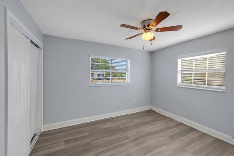 House in Largo, Florida 5 bedrooms, 128.39 sq.m. № 1774980 - photo 21