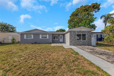 House in Largo, Florida 5 bedrooms, 128.39 sq.m. № 1774980 - photo 2