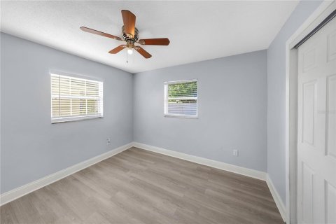 House in Largo, Florida 5 bedrooms, 128.39 sq.m. № 1774980 - photo 19