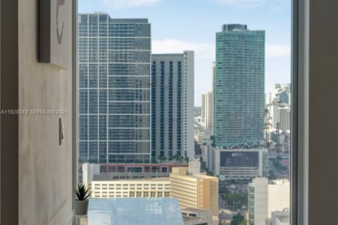 Condo in Miami, Florida, 1 bedroom  № 1990272 - photo 25