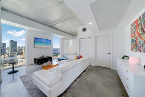 Condo in Miami, Florida, 1 bedroom  № 1990272 - photo 2