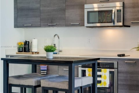 Condo in Miami, Florida, 1 bedroom  № 1990272 - photo 30