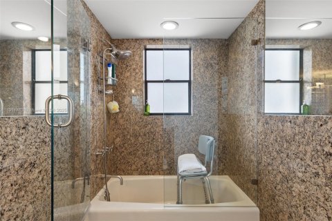 Condominio en alquiler en Miami Beach, Florida, 2 dormitorios, 89.19 m2 № 2013695 - foto 18