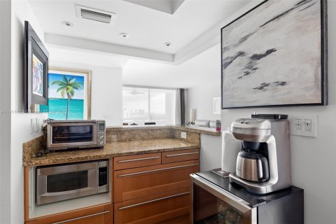 Condominio en alquiler en Miami Beach, Florida, 2 dormitorios, 89.19 m2 № 2013695 - foto 10