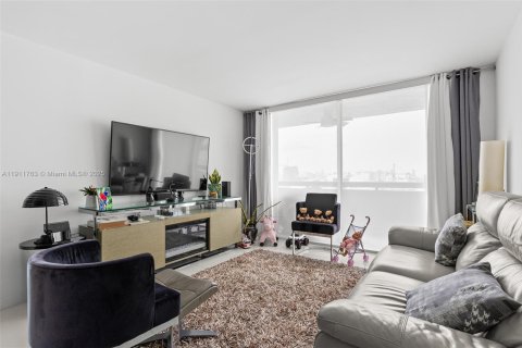 Condominio en alquiler en Miami Beach, Florida, 2 dormitorios, 89.19 m2 № 2013695 - foto 5