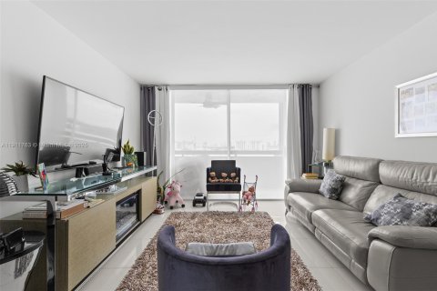 Condominio en alquiler en Miami Beach, Florida, 2 dormitorios, 89.19 m2 № 2013695 - foto 3