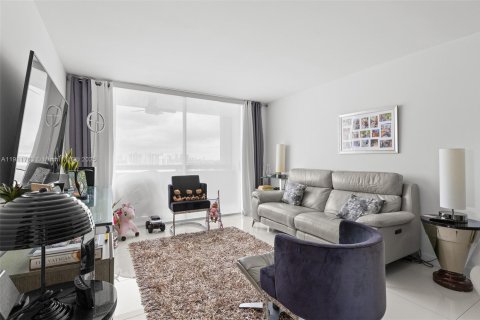 Condominio en alquiler en Miami Beach, Florida, 2 dormitorios, 89.19 m2 № 2013695 - foto 4