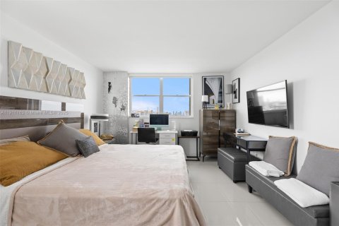 Condominio en alquiler en Miami Beach, Florida, 2 dormitorios, 89.19 m2 № 2013695 - foto 13