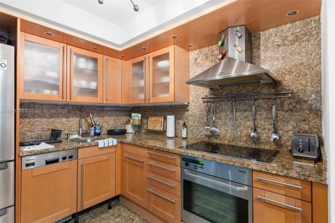 Condominio en alquiler en Miami Beach, Florida, 2 dormitorios, 89.19 m2 № 2013695 - foto 8