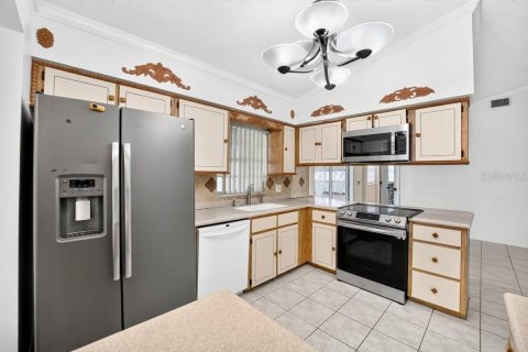 Villa ou maison à vendre à Palm Bay, Floride: 3 chambres, 146.04 m2 № 2430553 - photo 11