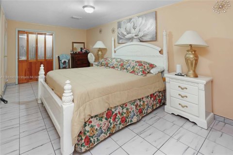 House in Hialeah, Florida 3 bedrooms, 177.63 sq.m. № 1841290 - photo 15
