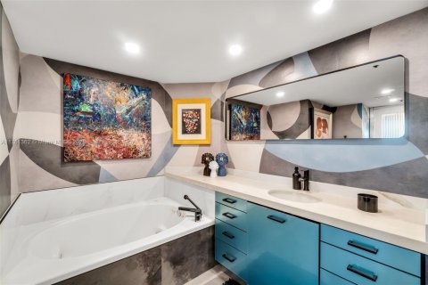 Copropriété à vendre à Miami, Floride: 2 chambres, 140.19 m2 № 1924544 - photo 18