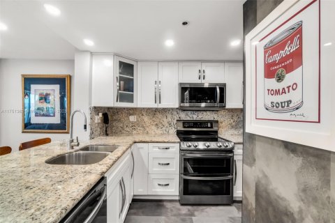 Copropriété à vendre à Miami, Floride: 2 chambres, 140.19 m2 № 1924544 - photo 11