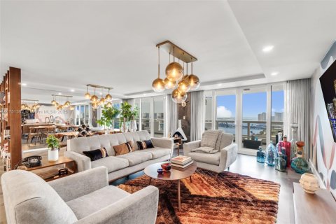 Copropriété à vendre à Miami, Floride: 2 chambres, 140.19 m2 № 1924544 - photo 1